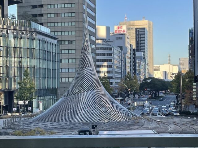 名古屋駅前のオブジェの画像